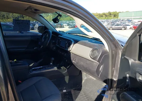 2016 Toyota Tacoma Sr5 V6 z USA, uszkodzony, nr VIN 5TFSZ5AN3GX033730